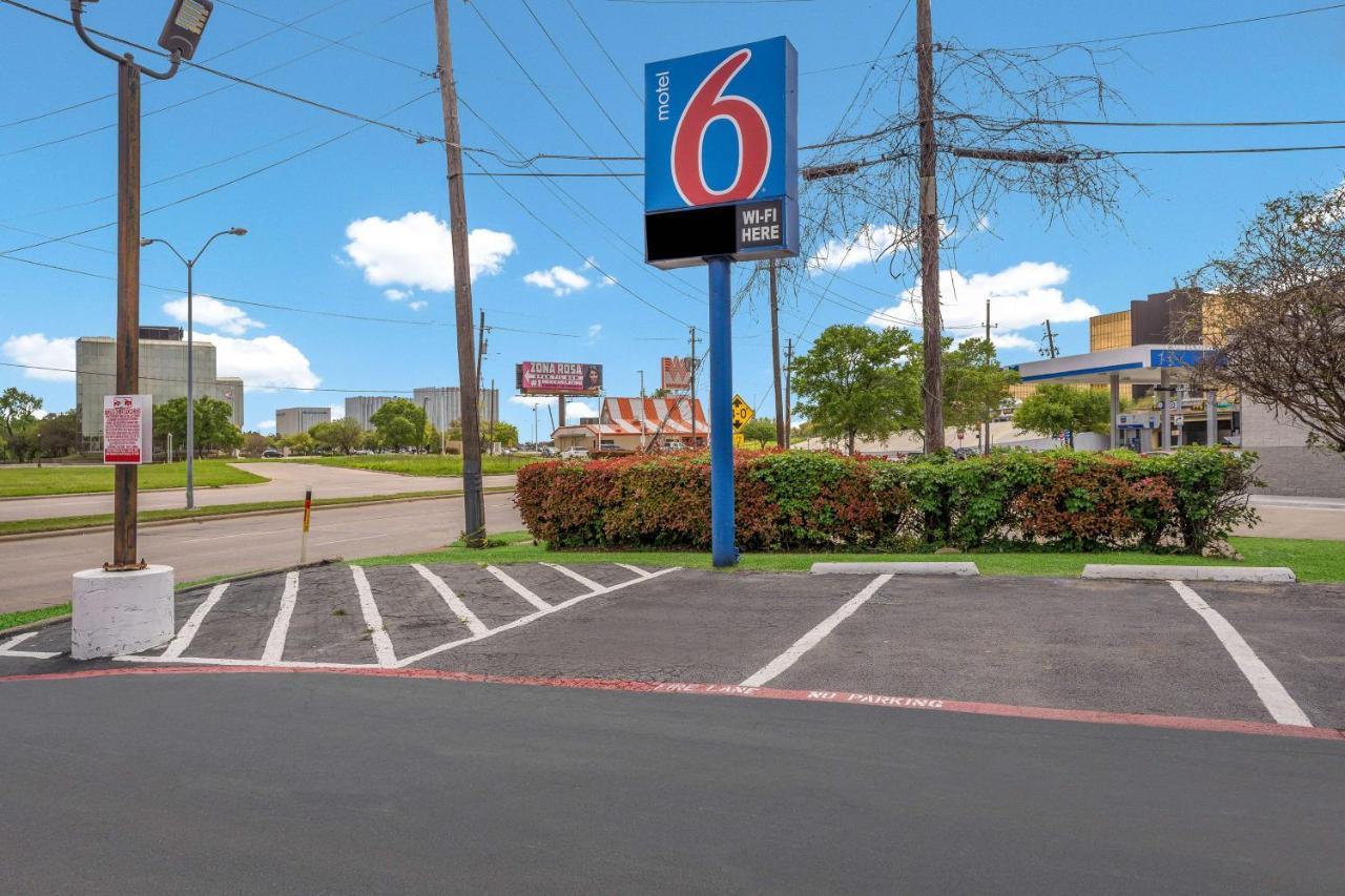 Motel 6 Dallas Market Center Dallas, United States — book Hotel, 2022